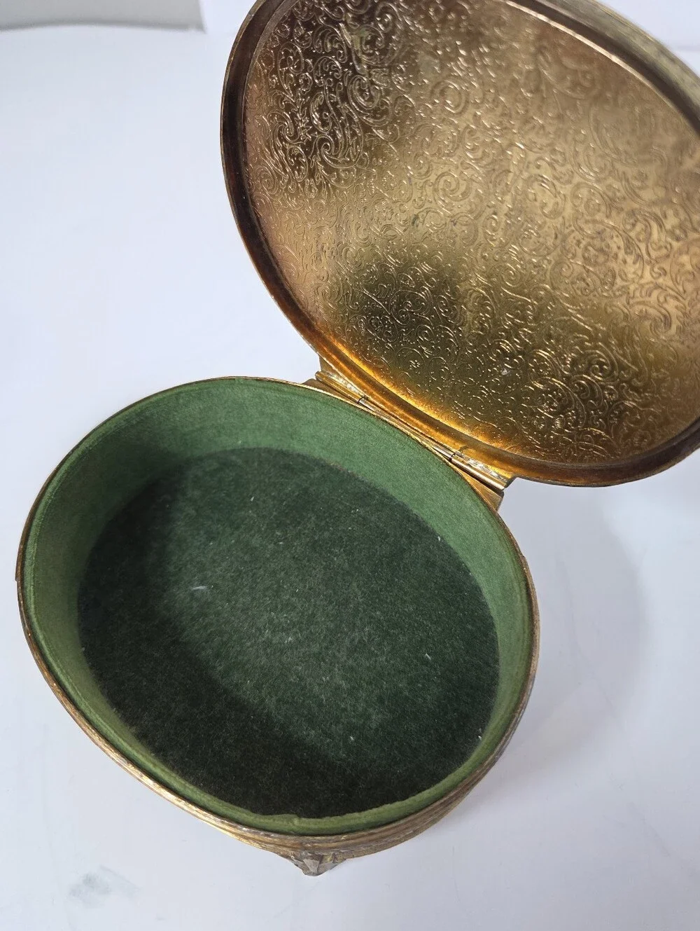 Boucher decorative oval